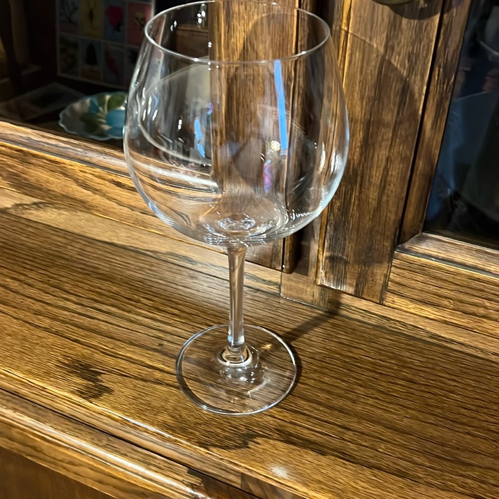 Like new  2 Schott Zwiesel Fortissimo Crystal Burgundy Wine Glasses